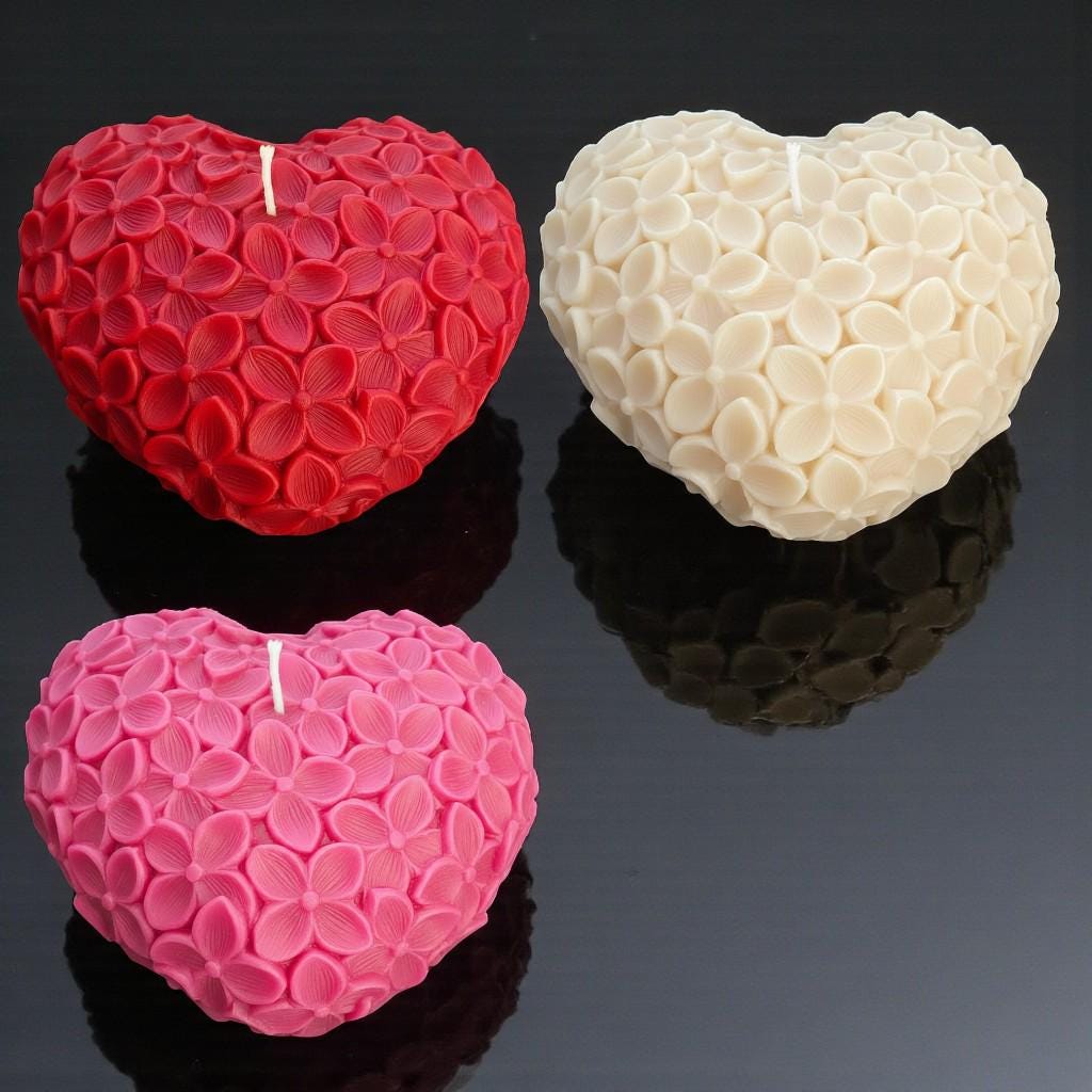 Floral Heart Candle: Large Valentine's Day Love Shack Fragrance