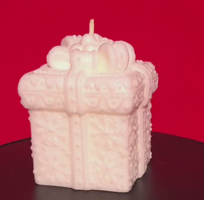 Grand Christmas Gift Box Candle